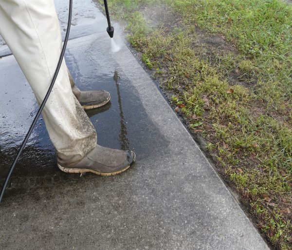 Sidewalk Concrete Cleaning in Palm Bay